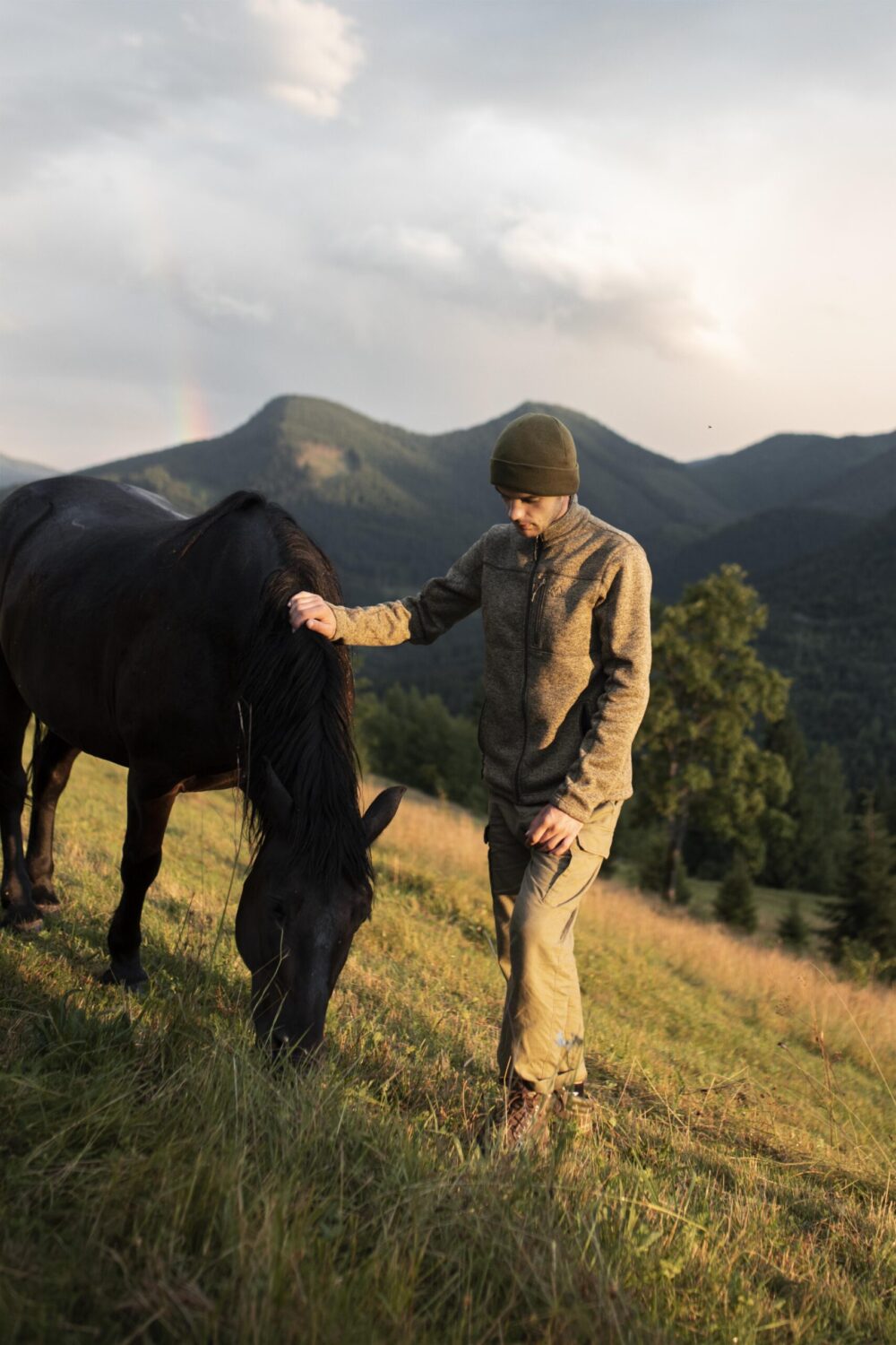 young-male-traveler-standing-horse